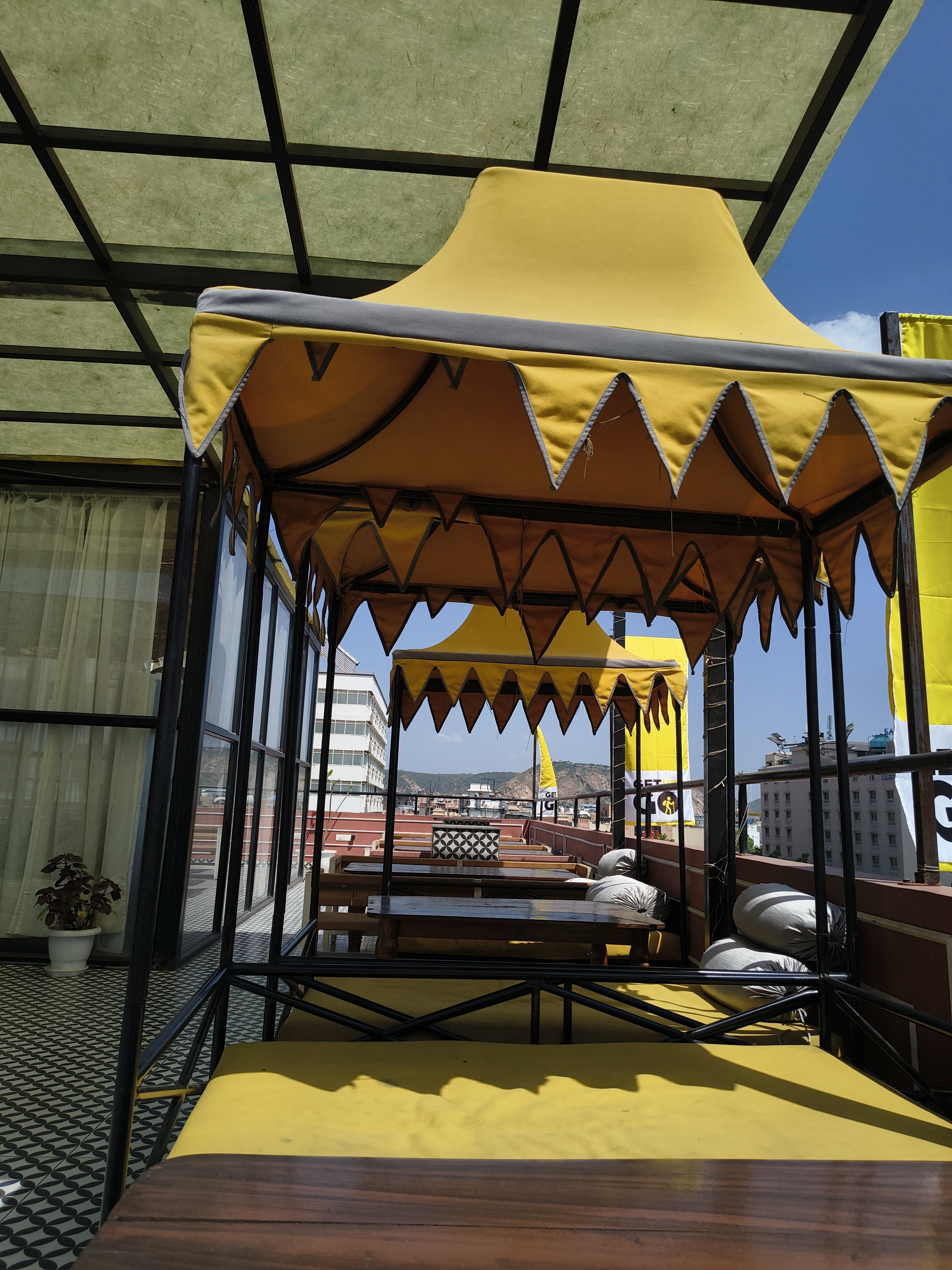 Hosteller Jaipur rooftop