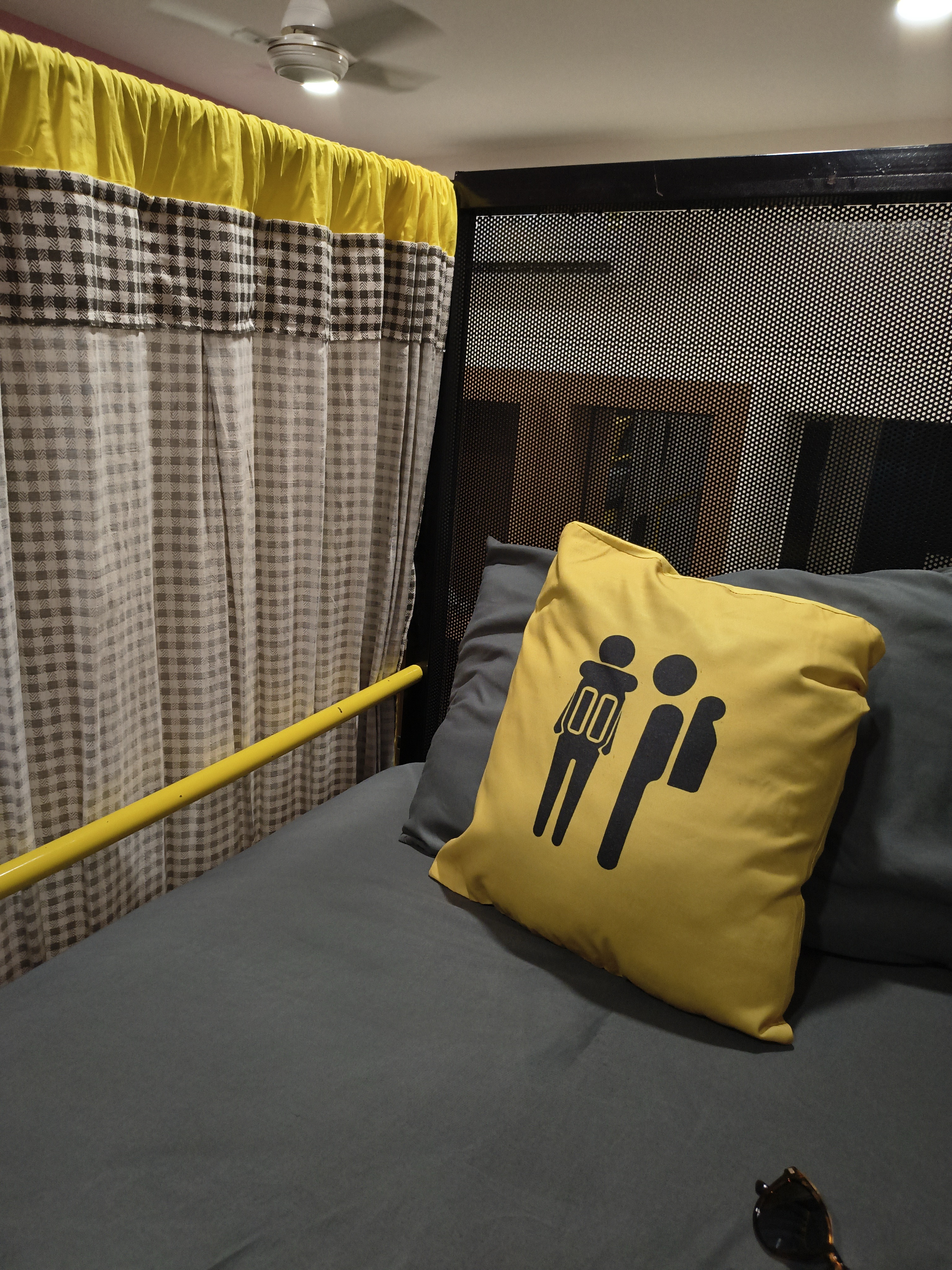 Hosteller Jaipur room